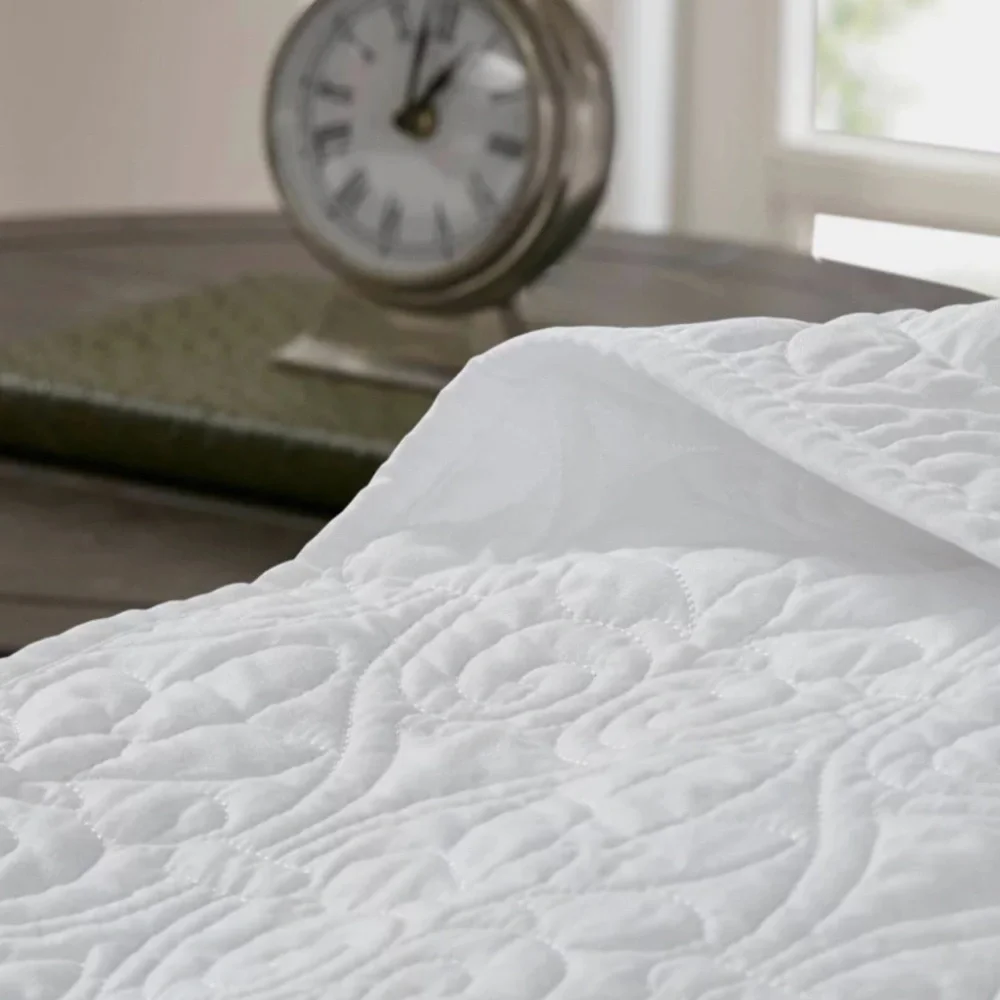 Dorm REVERSIBLE Quilt Set Twin/Twin XL - Ivory